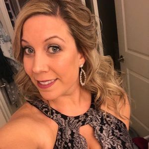 Meet your Posher, Elisa